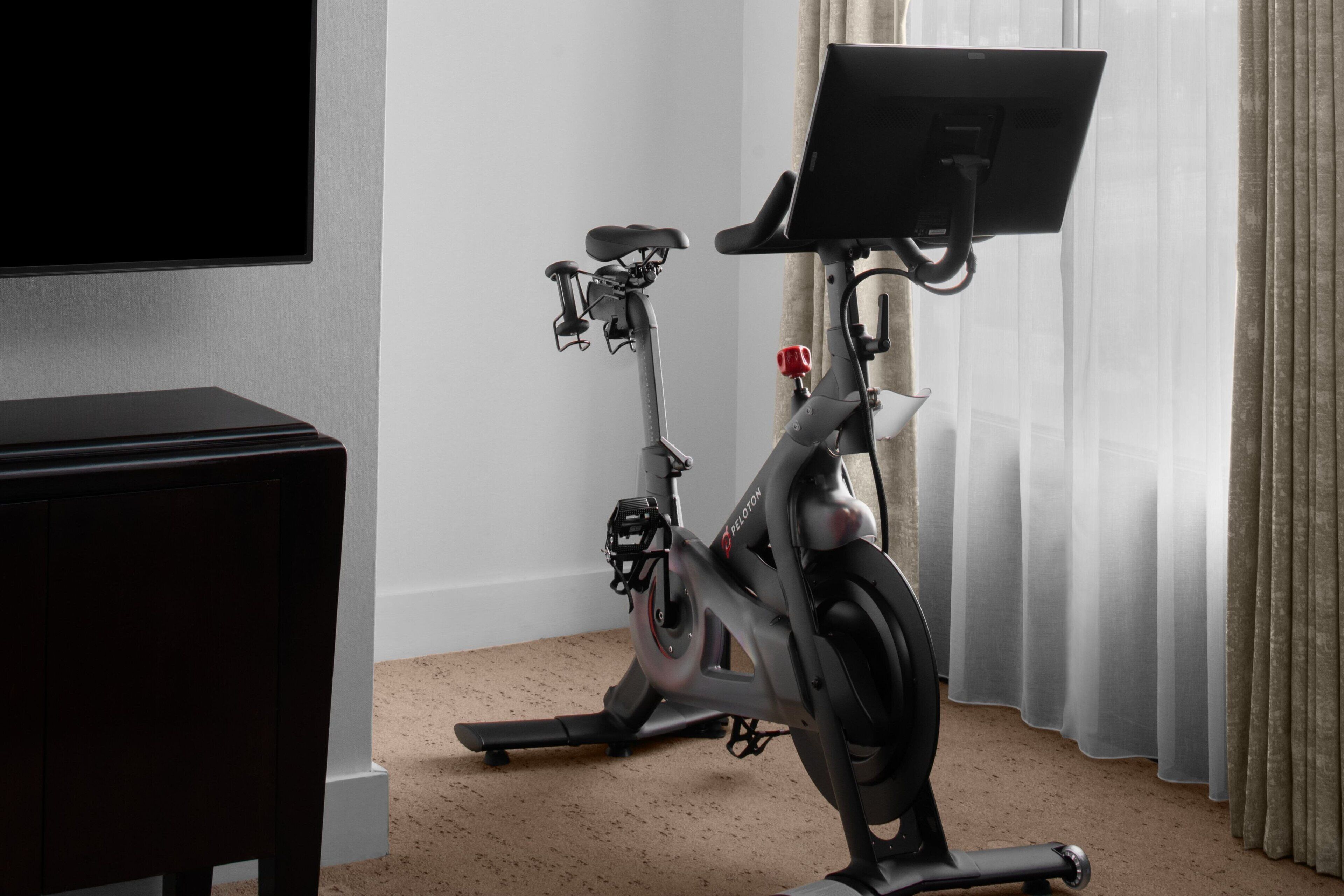 club suite, 1 king bed with sofa bed, non smoking | premium bedding, pillow-top beds, in-room safe, desk