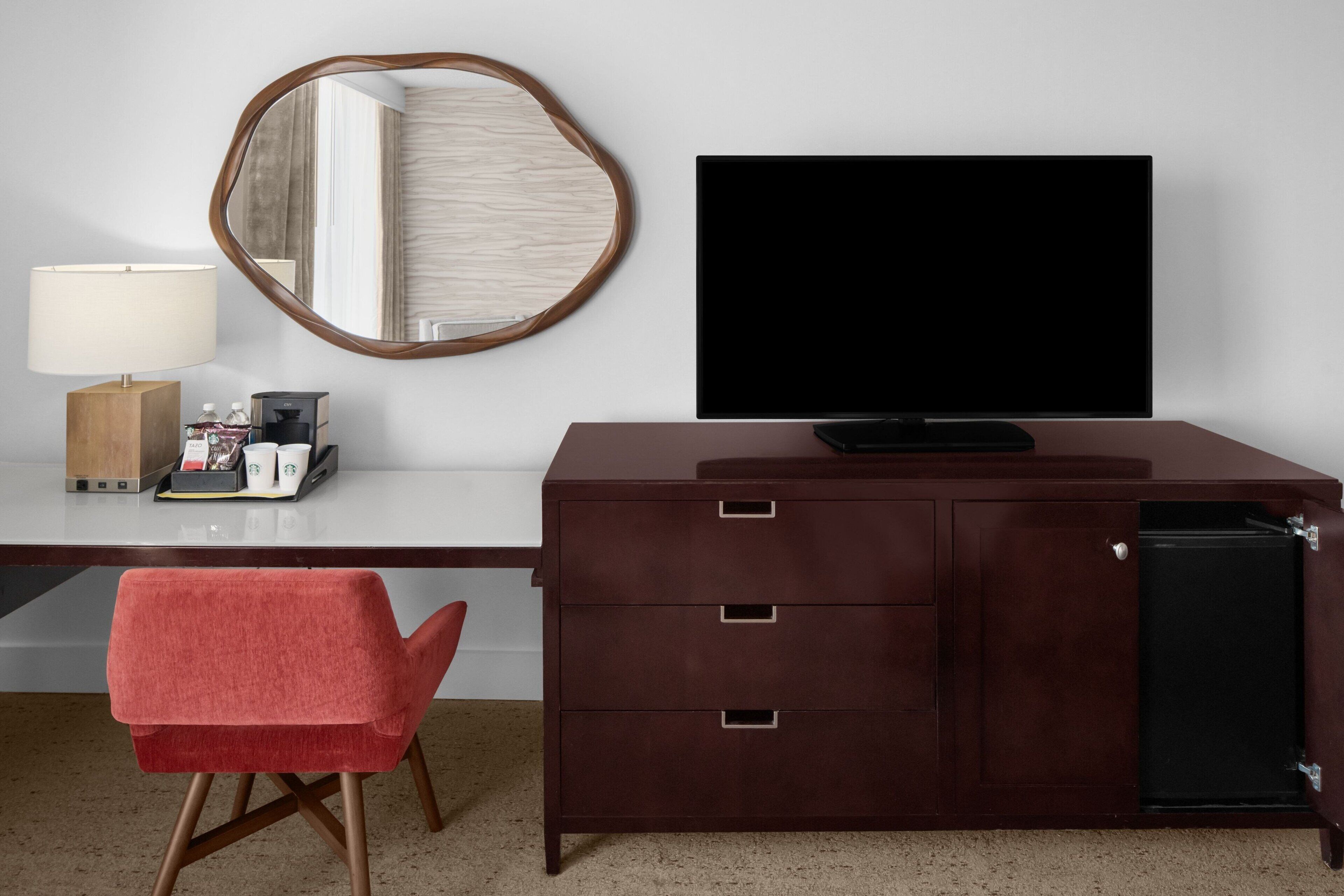 premium bedding, pillow-top beds, in-room safe, desk