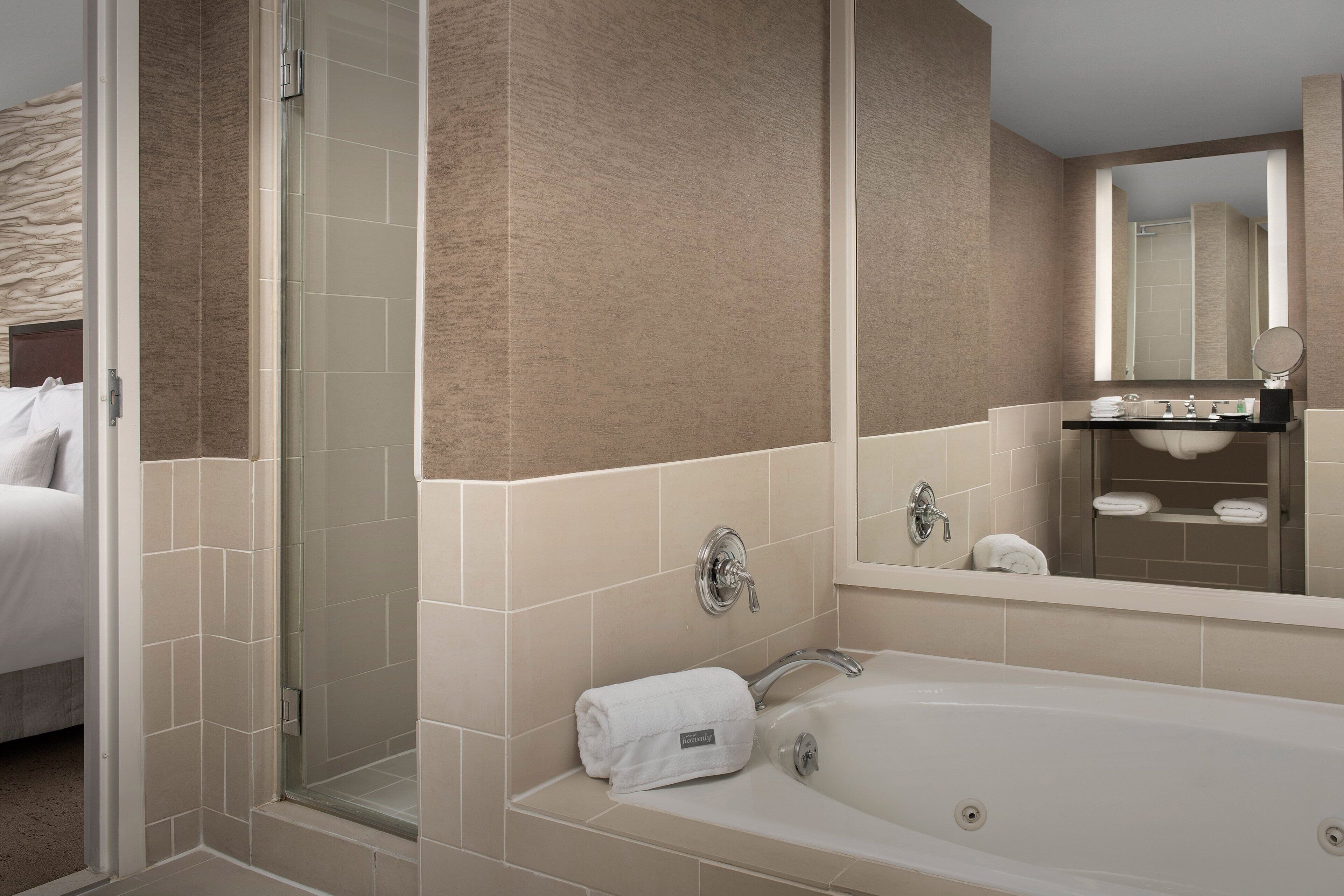 executive suite, 1 king bed with sofa bed, non smoking | bathroom | shower, free toiletries, hair dryer, towels