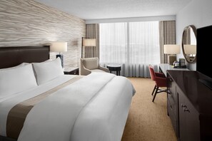 Traditional Room, 1 King Bed, Non Smoking | Premium bedding, pillowtop beds, in-room safe, desk