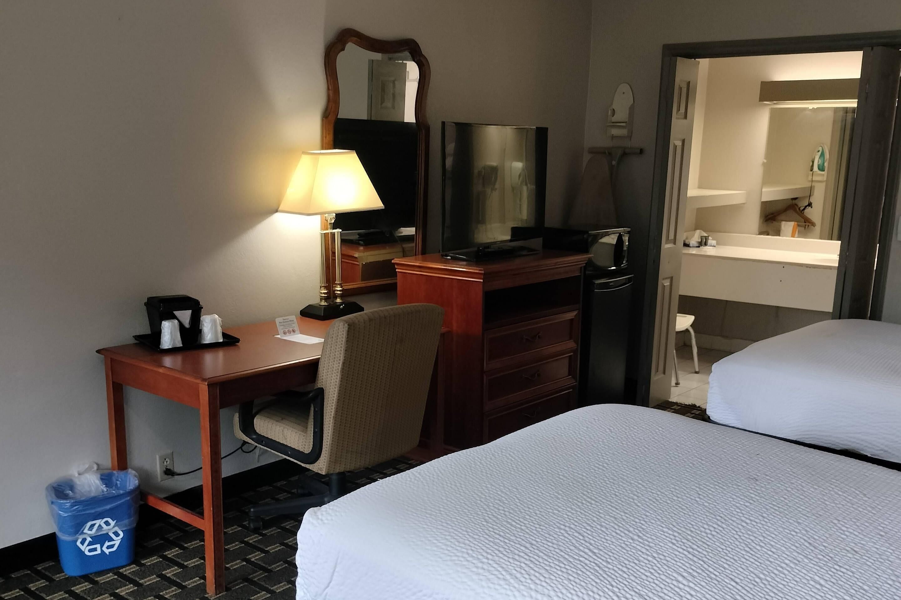 Standard Room, 2 Double Beds, Roll-in Shower, Non Smoking (Handicap Accessible)