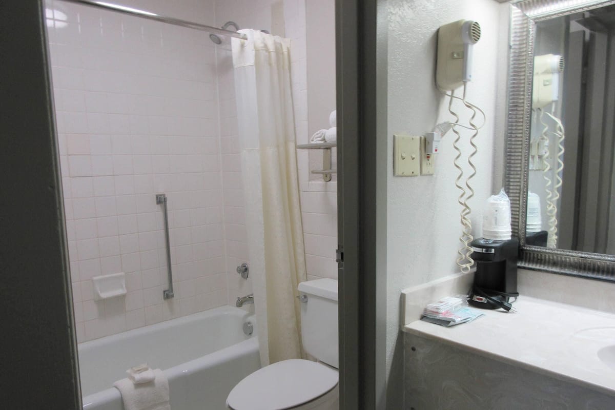 Premium bedding, in-room safe, desk, iron/ironing board