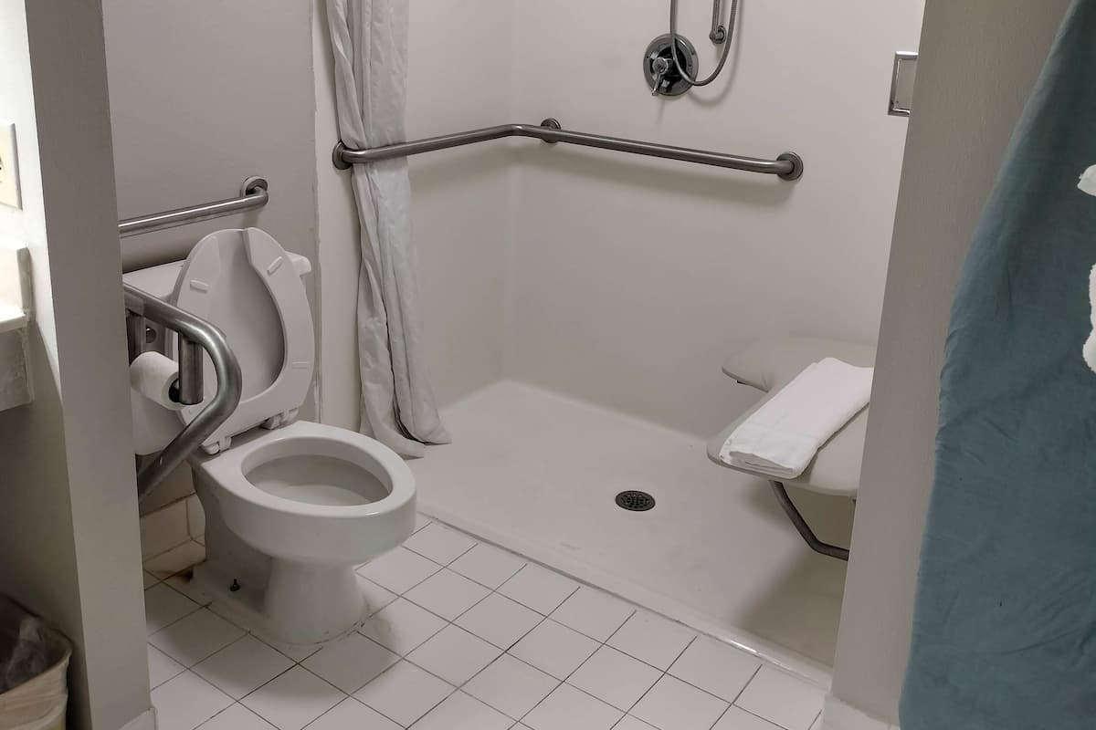 Premium bedding, in-room safe, desk, iron/ironing board