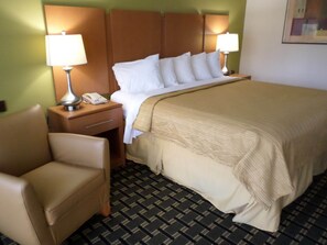 Premium bedding, in-room safe, desk, iron/ironing board - Clarion Inn Southern Pines - Pinehurst (Southern Pines)