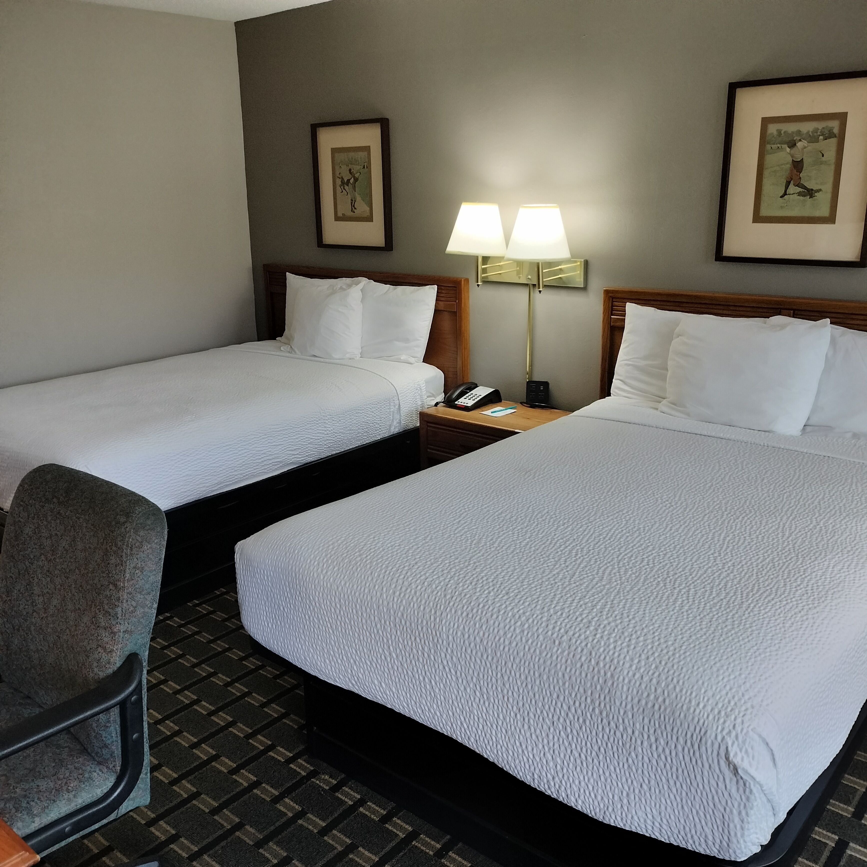 Chambre Standard, 2 lits doubles, douche accessible en fauteuil roulant (Handicap Accessible)