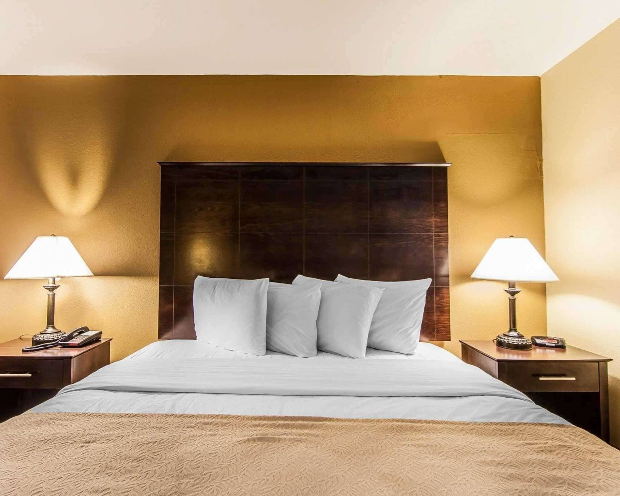 Desk, iron/ironing board, rollaway beds, free WiFi