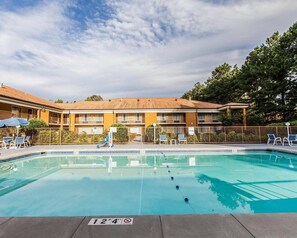Pool - Quality Inn & Suites Bremen (Bremen)