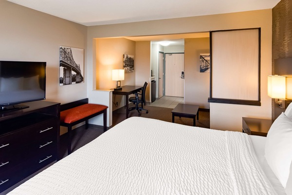 Executive Suite, 1 King Bed, Non Smoking, Refrigerator & Microwave | Desk, iron/ironing board, WiFi, bed sheets
