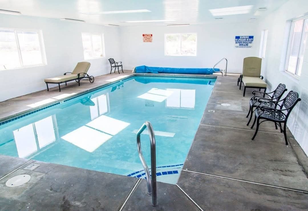 Una piscina cubierta