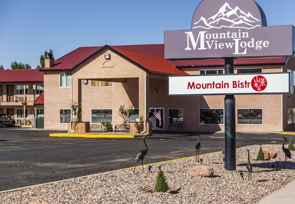 Mountain View Lodge features a charming exterior with a prominent sign and parking area.