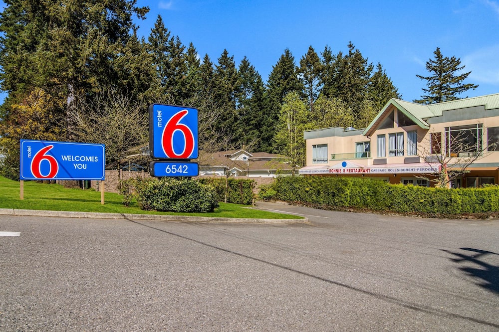 Motel 6 Surrey, BC
