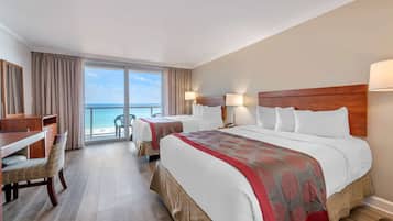 Caja de seguridad en la habitación, escritorio y cortinas blackout