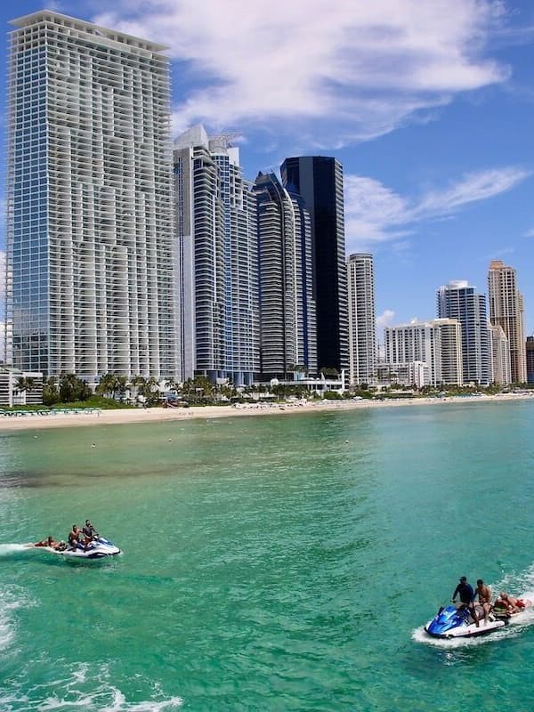 Surfing/boogie boarding