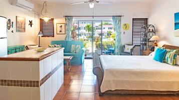 Estudio, vistas al jardín | 1 dormitorio, ropa de cama de alta calidad, decoración individual