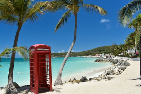 On the beach, white sand, sun-loungers, beach umbrellas