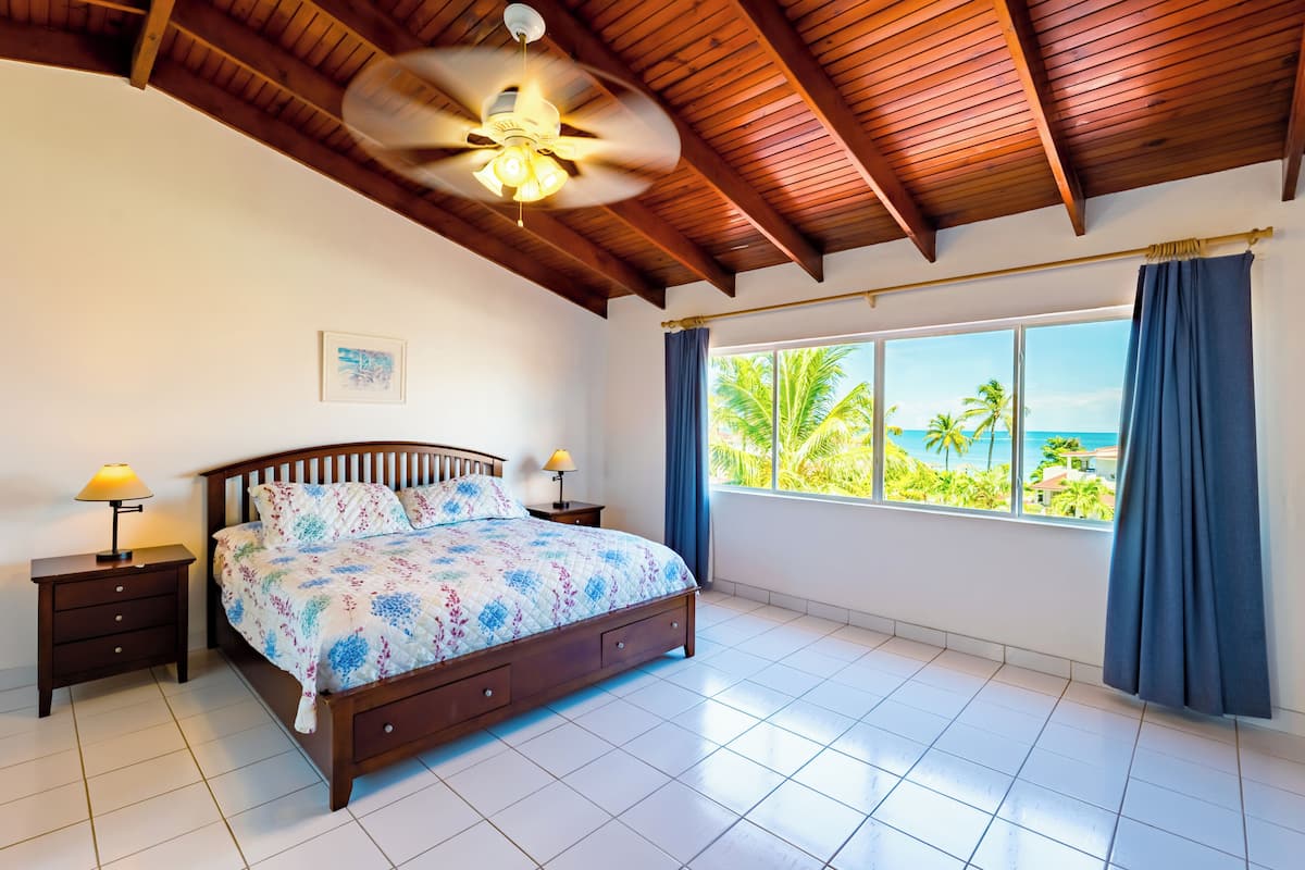 Villa, 1 King Bed, Garden View | Premium bedding, individually decorated, individually furnished