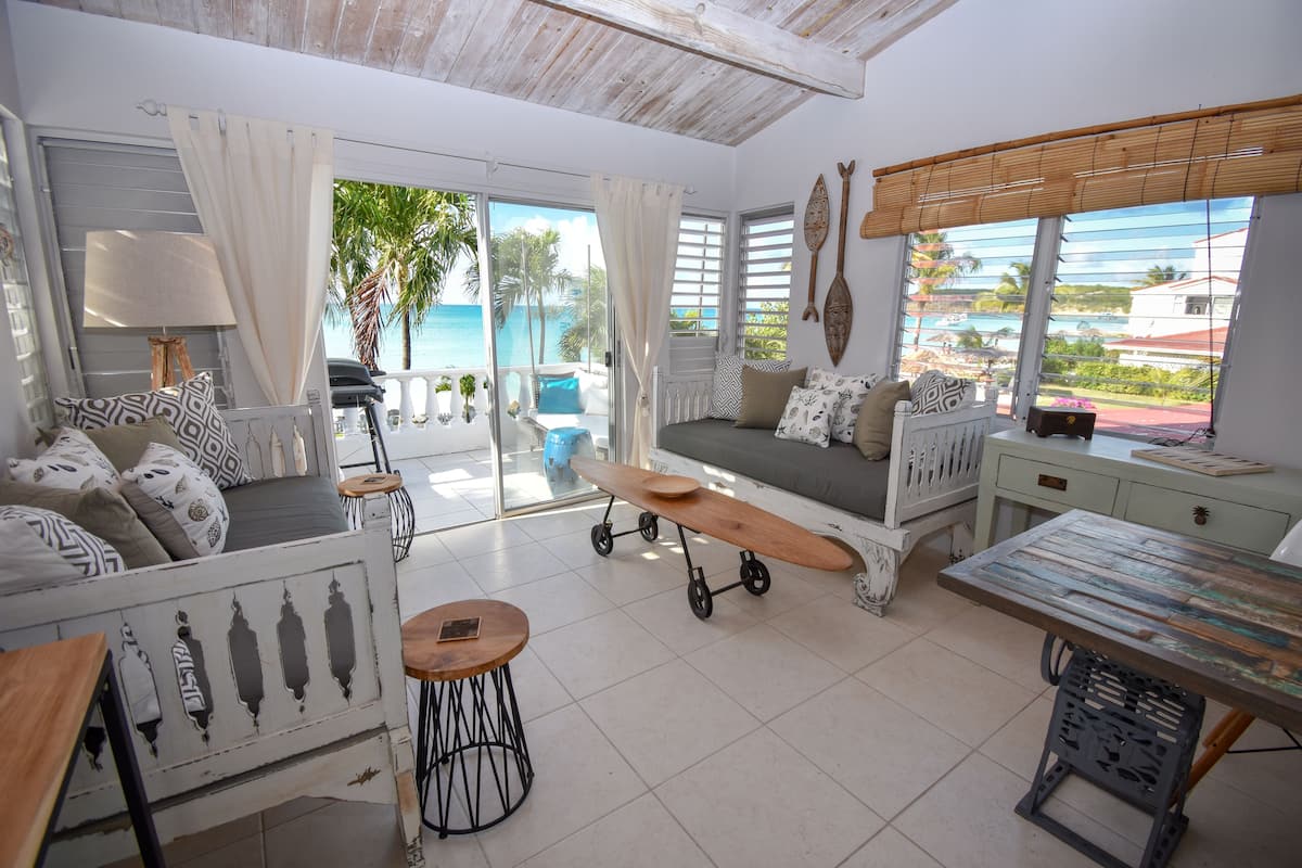 Studio, coin cuisine, en front de plage