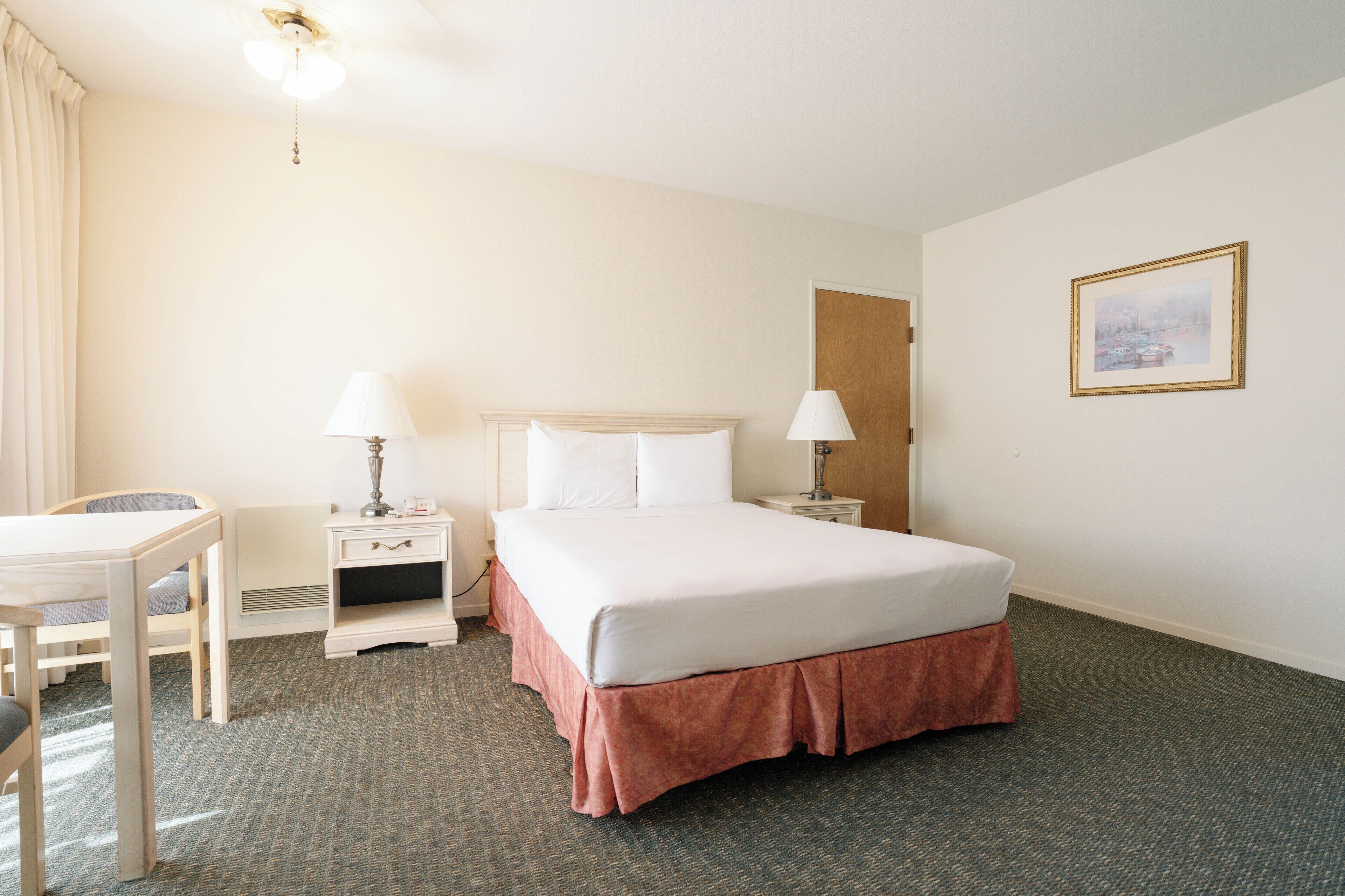 Habitación Deluxe, 1 cama de matrimonio grande | Cortinas opacas, wifi, ropa de cama