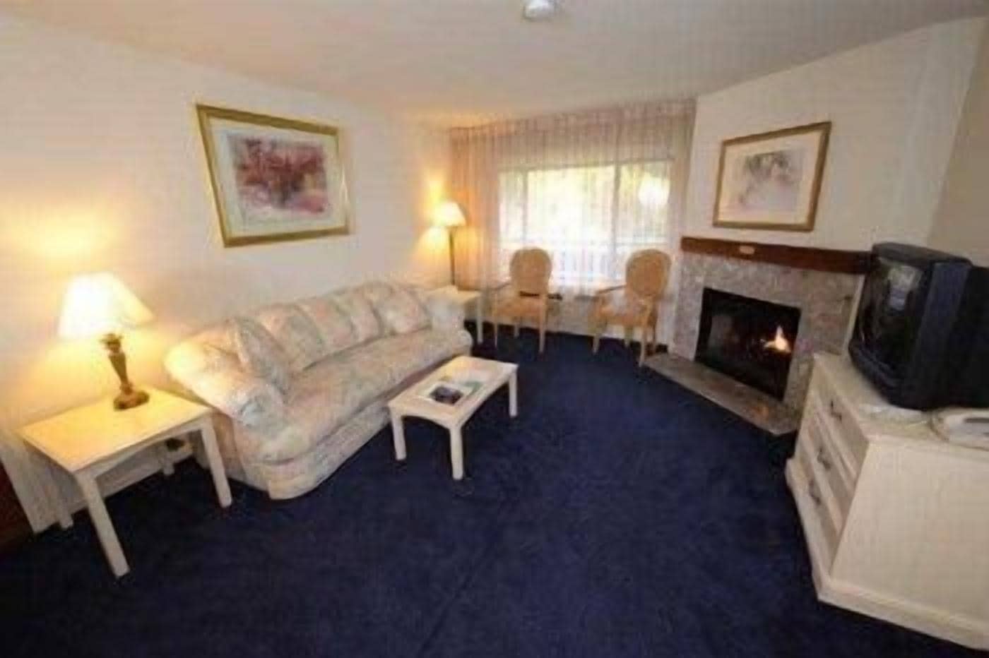 Suite, 1 Bedroom | Living room