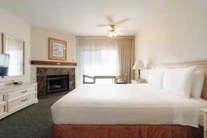 Blackout drapes, WiFi, bed sheets - Monarch Resort (Pacific Grove)