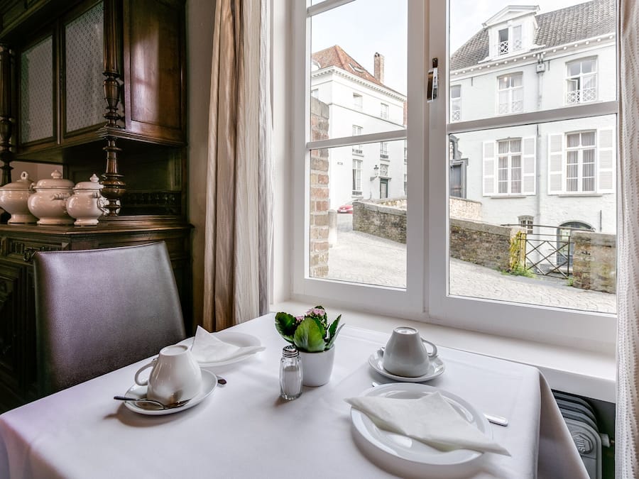 Frokostbuffé hver dag (EUR 15 per person)