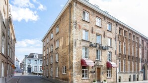 A historic building with a sign reading "Hotel Brugghis." It features a brick facade, multiple windows, and a cobblestone street. - Bryghia Hotel (Bruges)