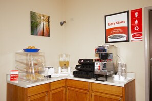 Free daily continental breakfast - Econo Lodge Junction City I-70 Near Fort Riley (Junction City)