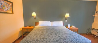 Econo Lodge Junction City I-70 Near Fort Riley