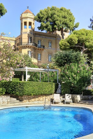 Seasonal outdoor pool