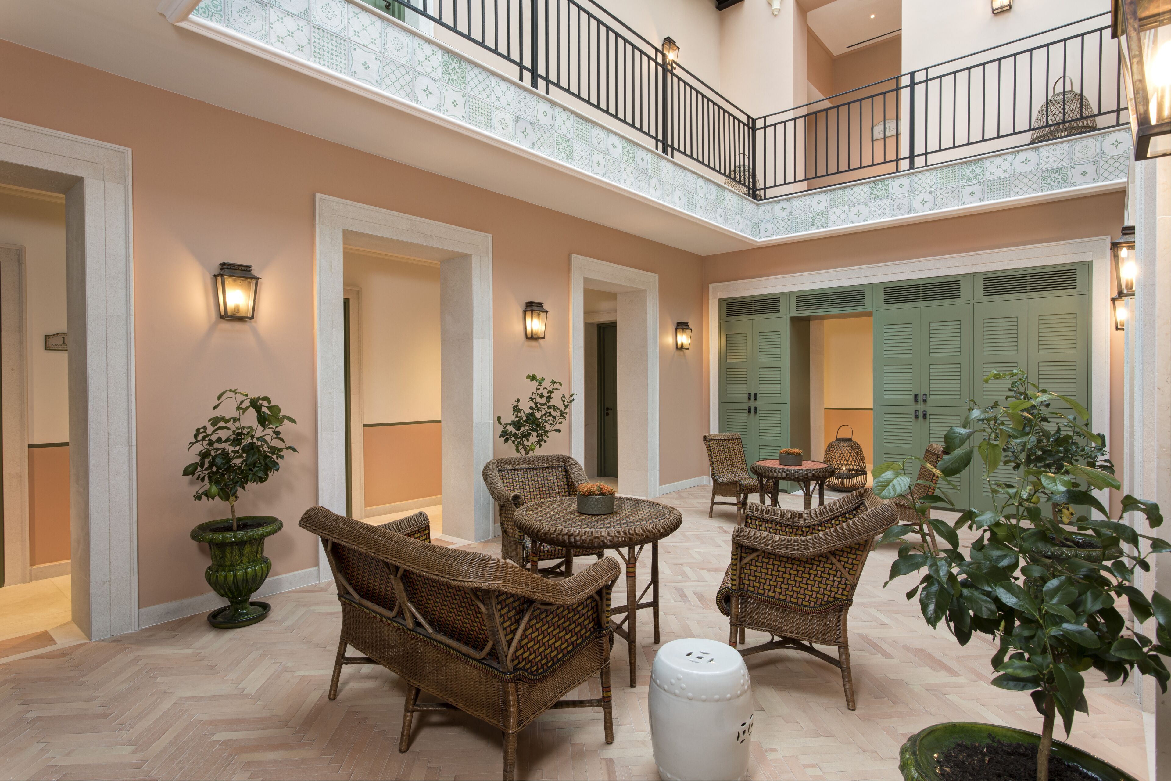 5 treatment rooms, massages