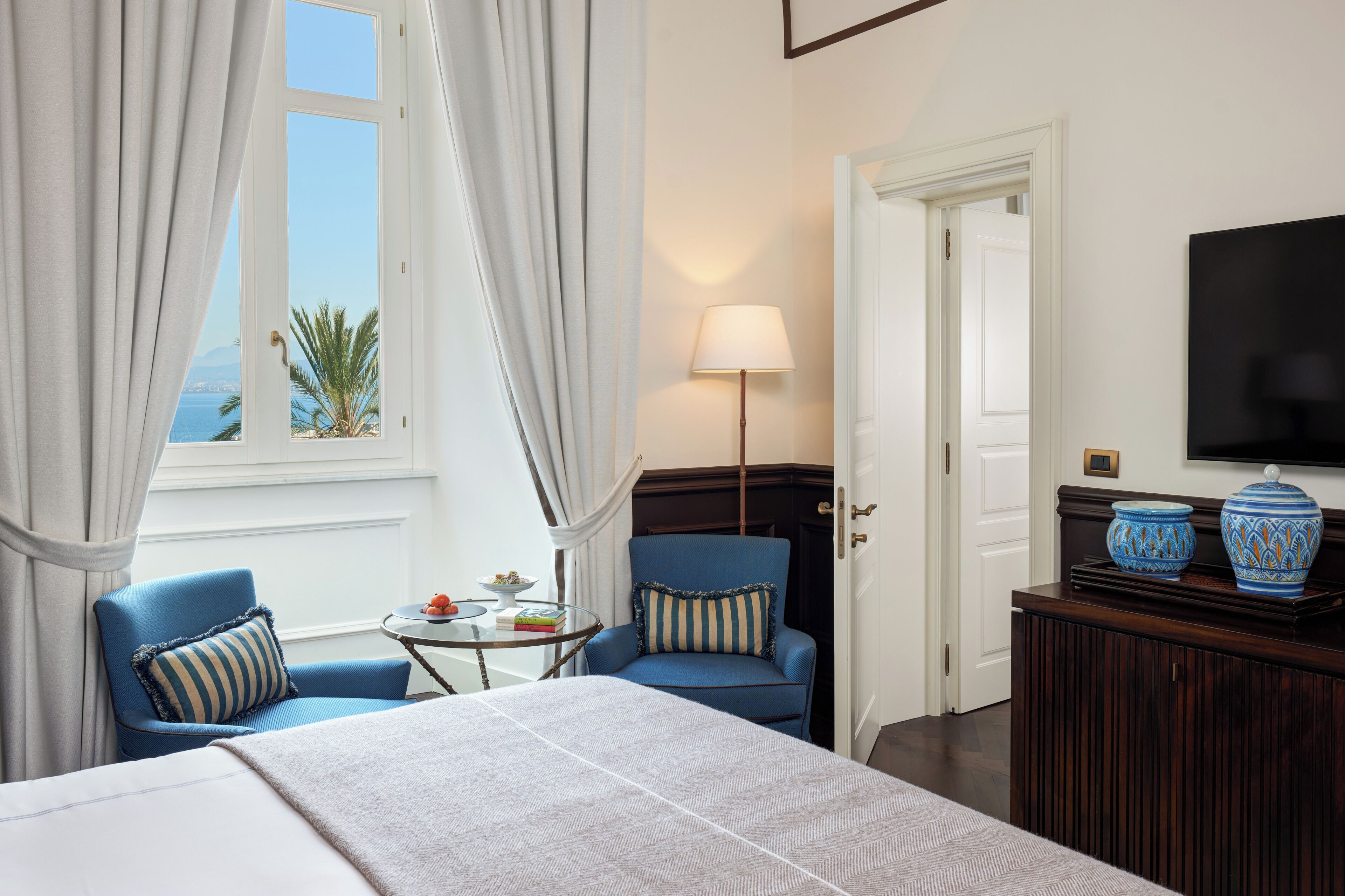 Frette Italian sheets, premium bedding, minibar, in-room safe