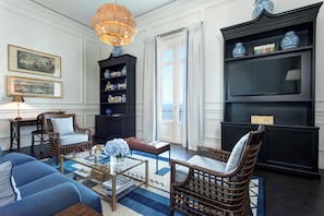 Family Suite | Frette Italian sheets, premium bedding, minibar, in-room safe - Rocco Forte Villa Igiea (Palermo)