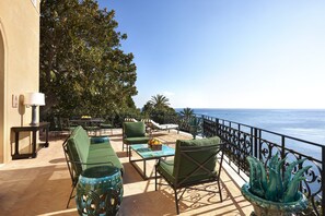 Suite, terrasse, vue sur la mer (Donna Franca) | 1 chambre, draps italiens de Frette, literie de qualité, minibar