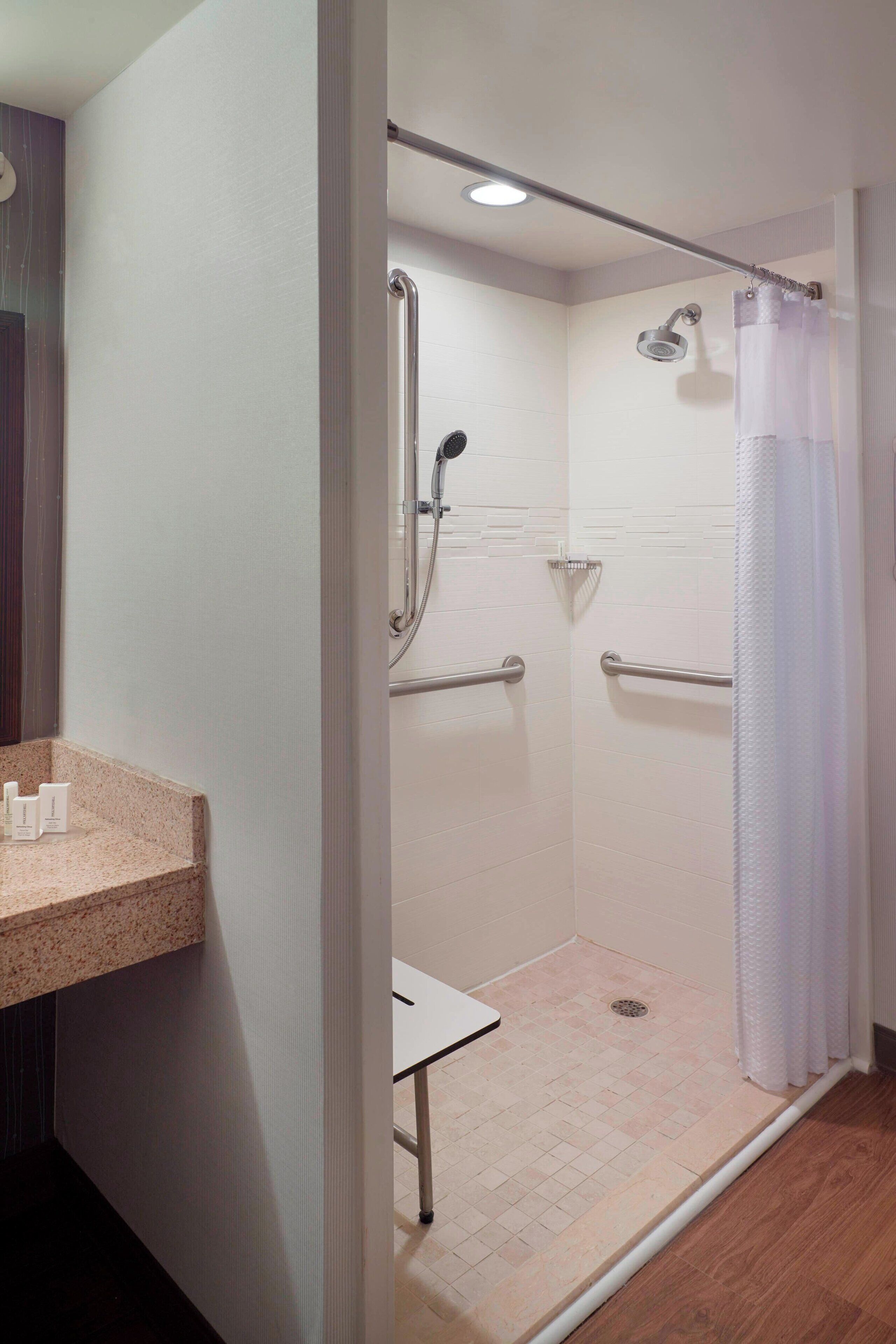 combined shower/bathtub, eco-friendly toiletries, hair dryer, towels