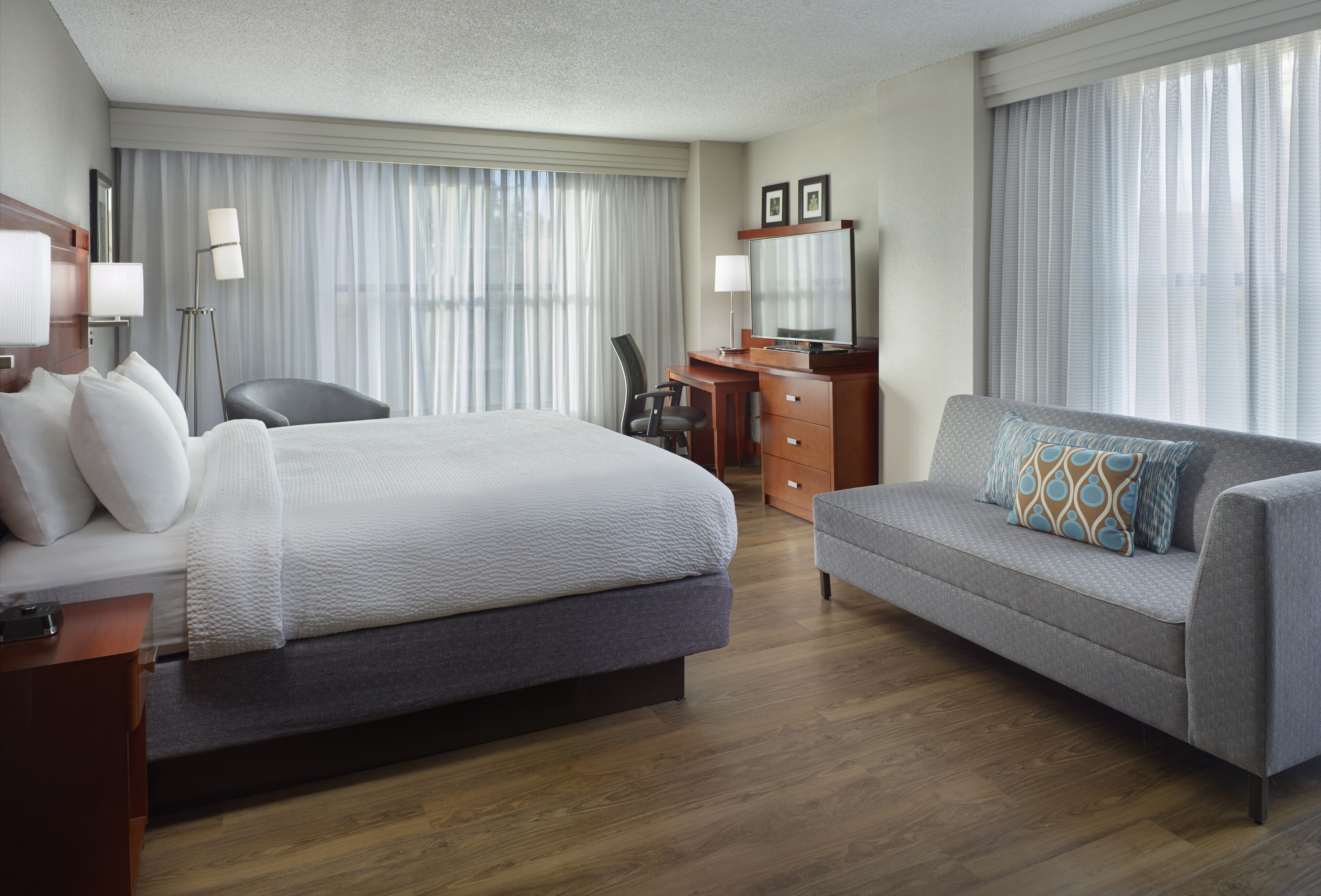 room, 1 king bed, non smoking, corner | 1 bedroom, egyptian cotton sheets, hypo-allergenic bedding