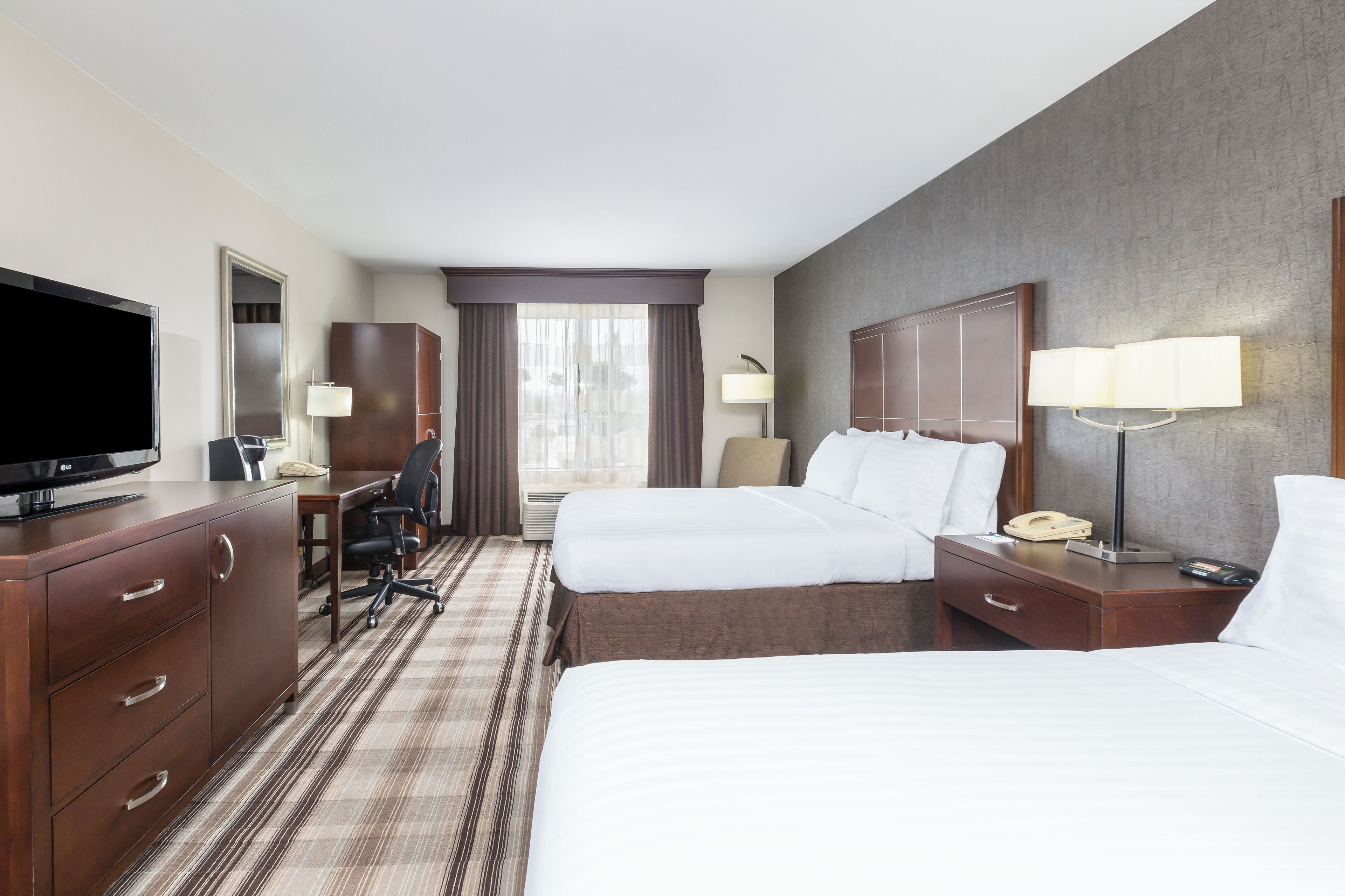 in-room safe, desk, laptop workspace, blackout curtains