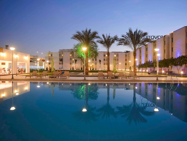 2 bar/lounge, bar a bordo piscina