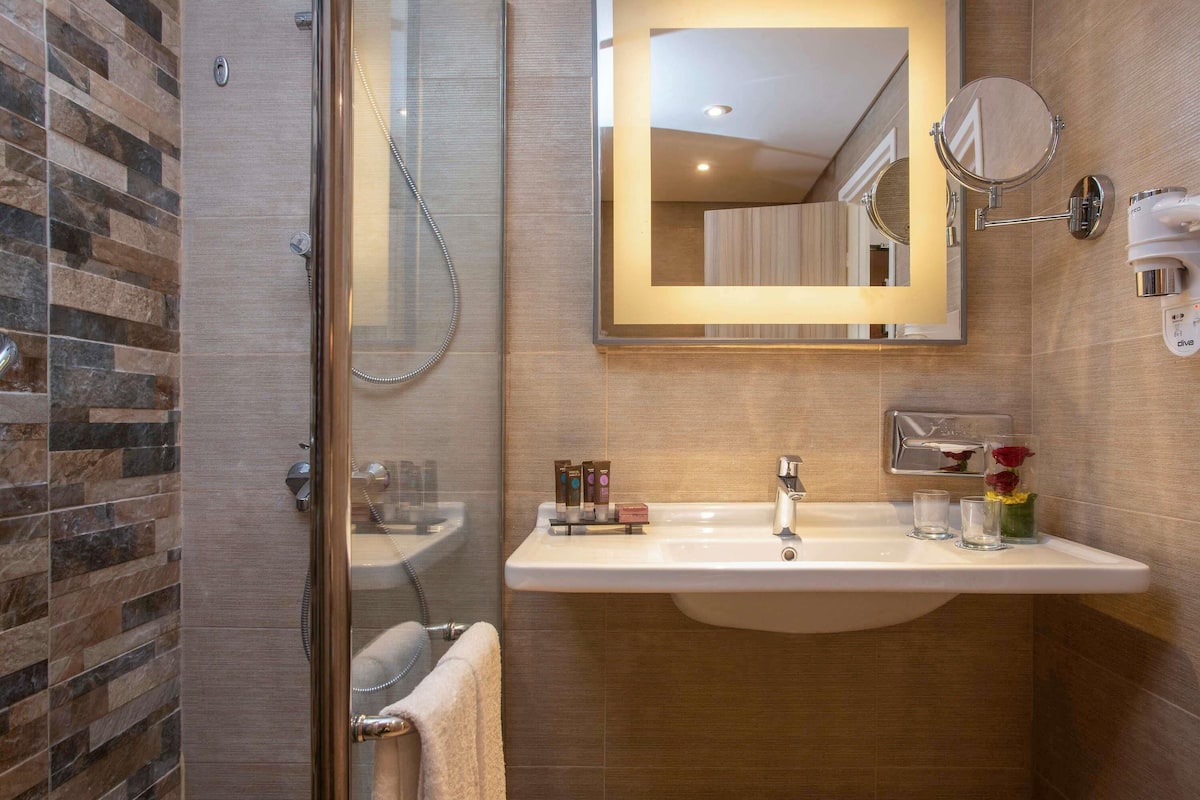 Minibar, in-room safe, desk, blackout curtains