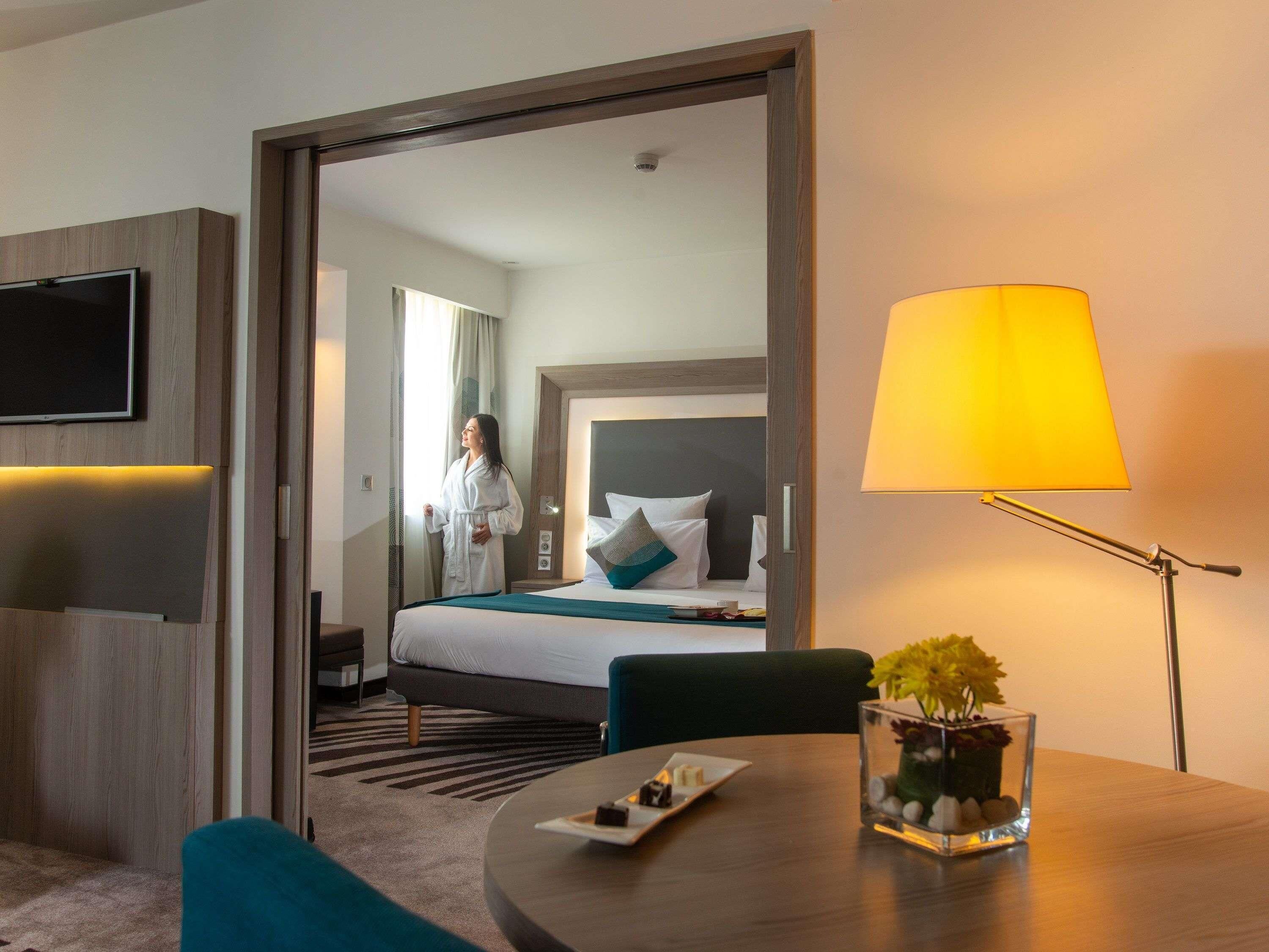 Superior Suite with 1 king-size bed | ミニバー、セーフティボックス (室内)、デスク、遮光カーテン