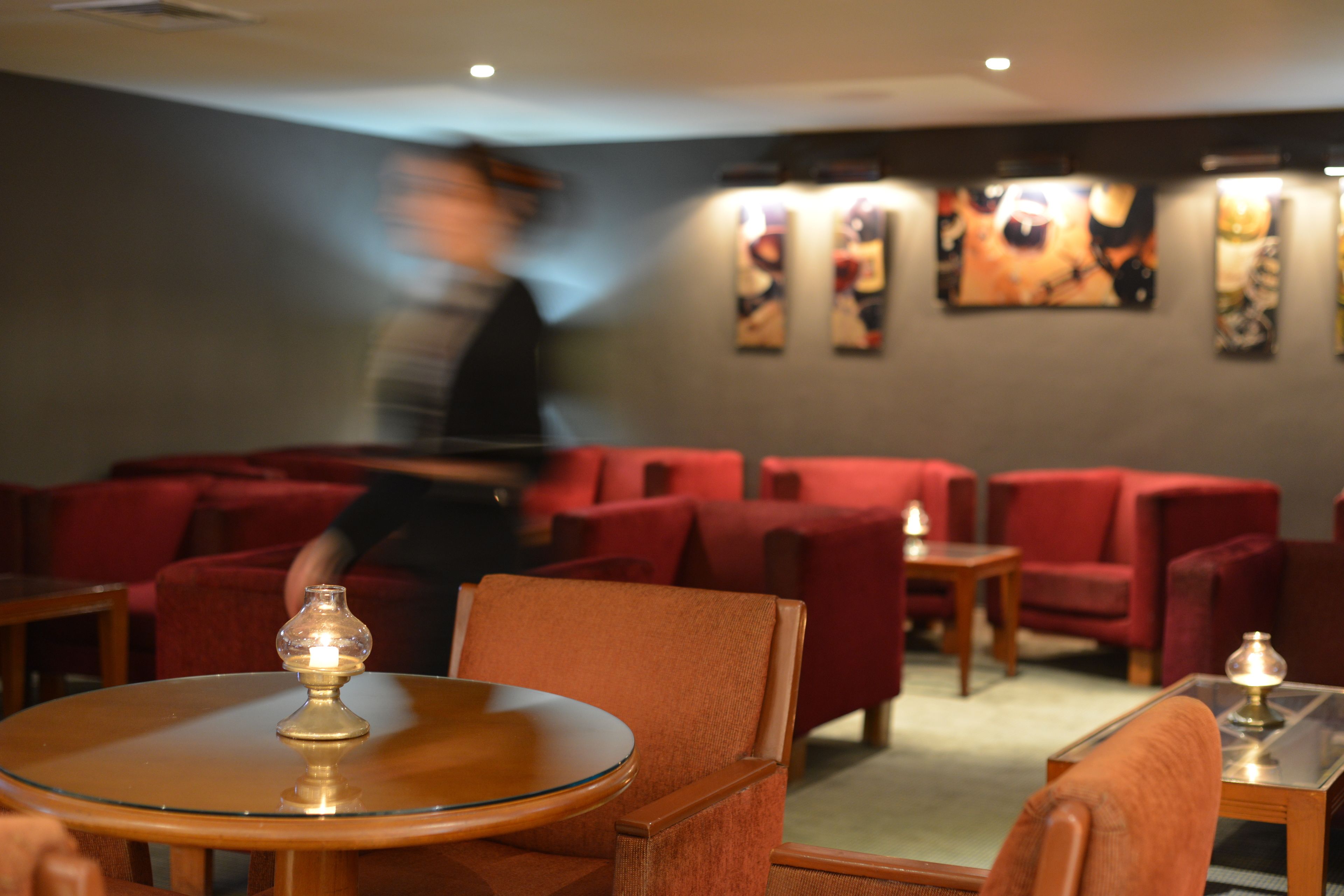 3 restaurants, breakfast, lunch, dinner served; international cuisine