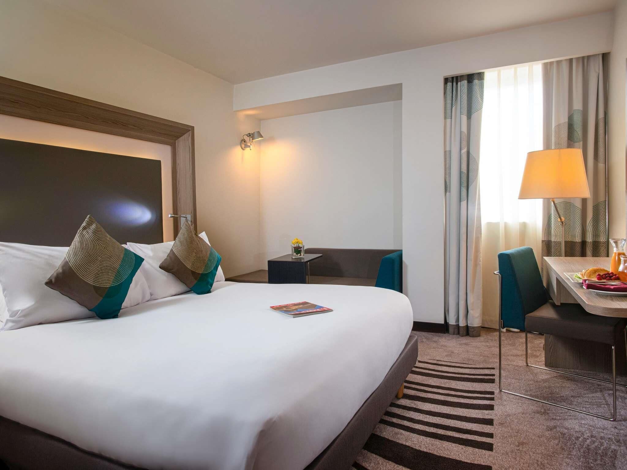 Standard room with1 double bed & sofa | Minibar, in-room safe, desk, blackout curtains