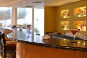 2 bars/lounges, poolside bar - Novotel Cairo Airport (Cairo)
