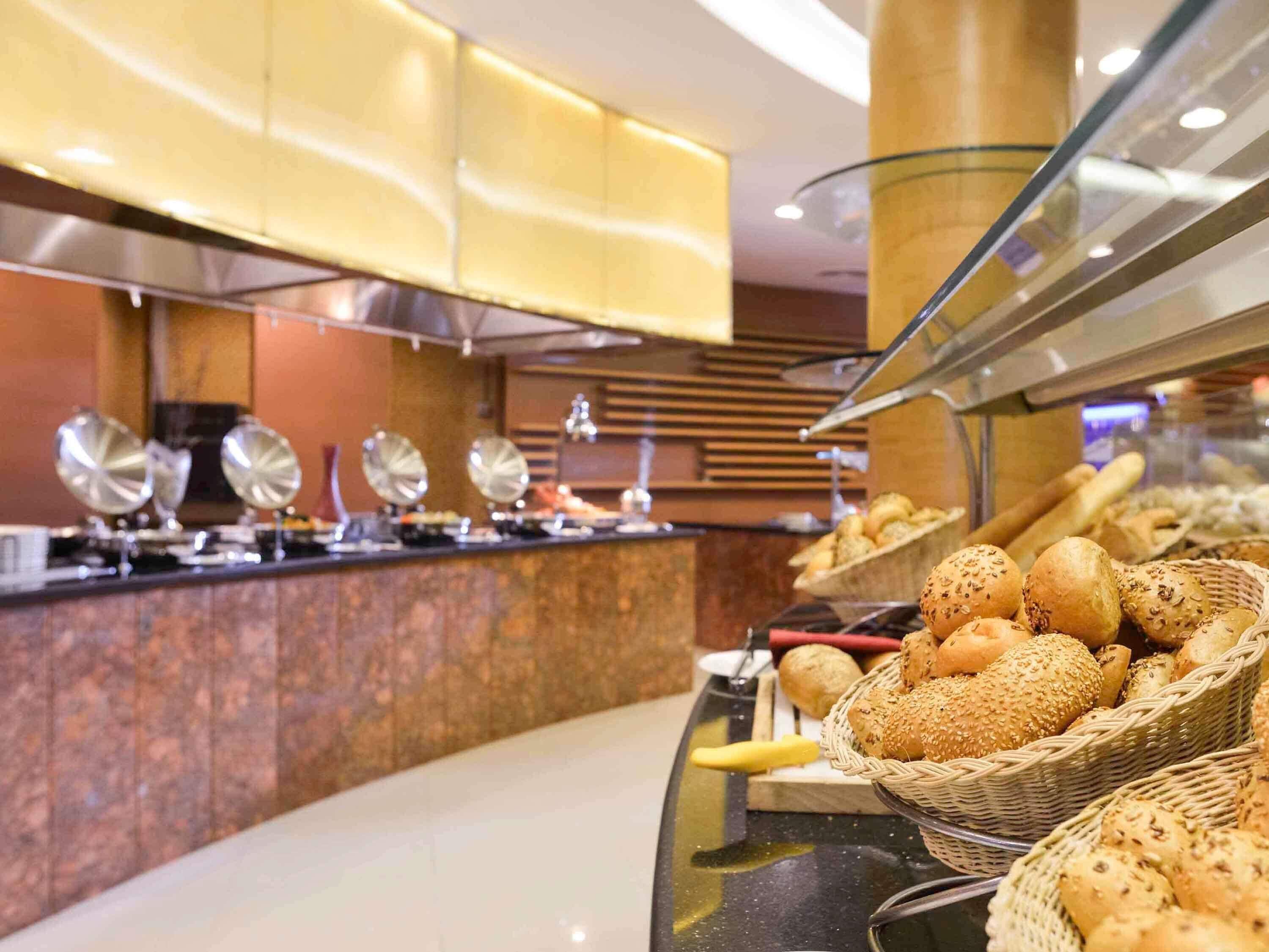 3 Restaurants, Frühstück, Mittagessen, Abendessen, internationale Küche