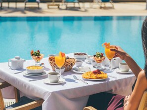 Daily buffet breakfast for a fee