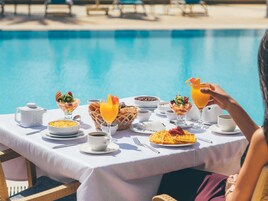 Desayuno buffet todos los días (con cargo)