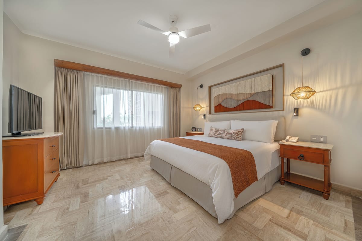 Suite, 1 Bedroom, Ocean View | Egyptian cotton sheets, premium bedding, down comforters, pillowtop beds