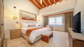 Superior Suite (Master) | Egyptian cotton sheets, premium bedding, down duvets, pillow-top beds