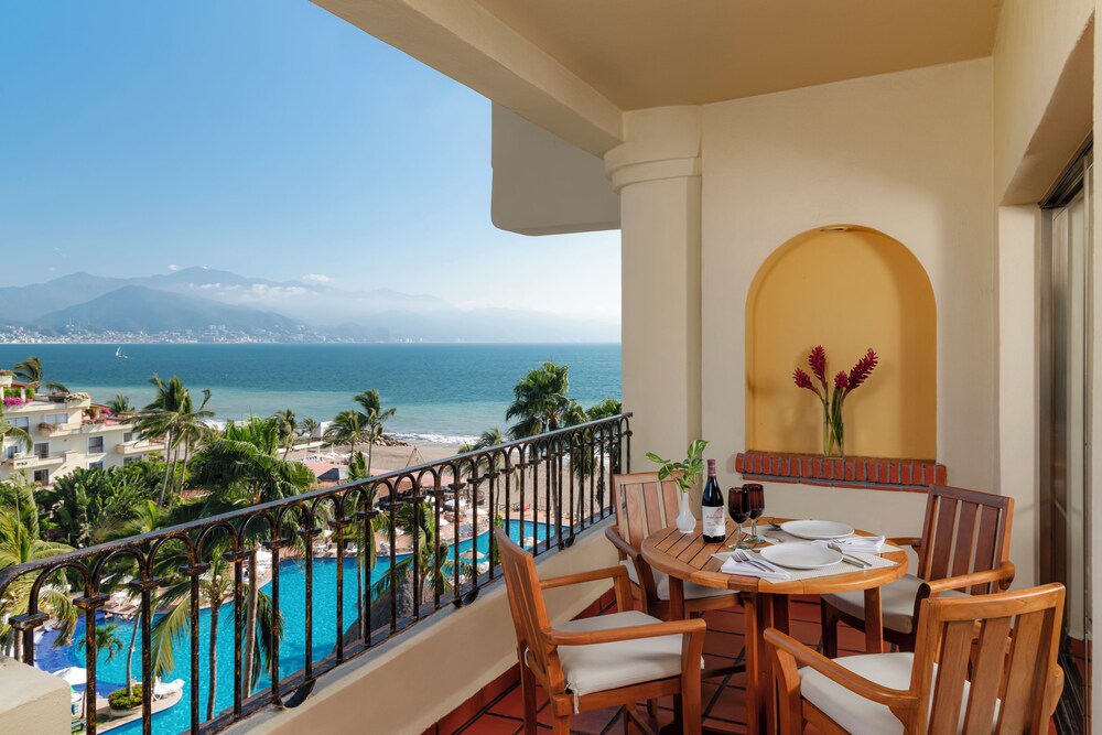 Velas Vallarta by null