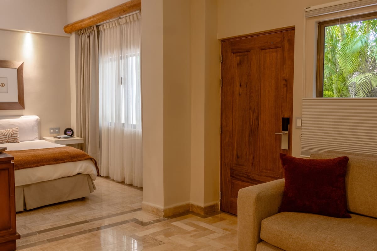 Deluxe Studio | Egyptian cotton sheets, premium bedding, down comforters, pillowtop beds