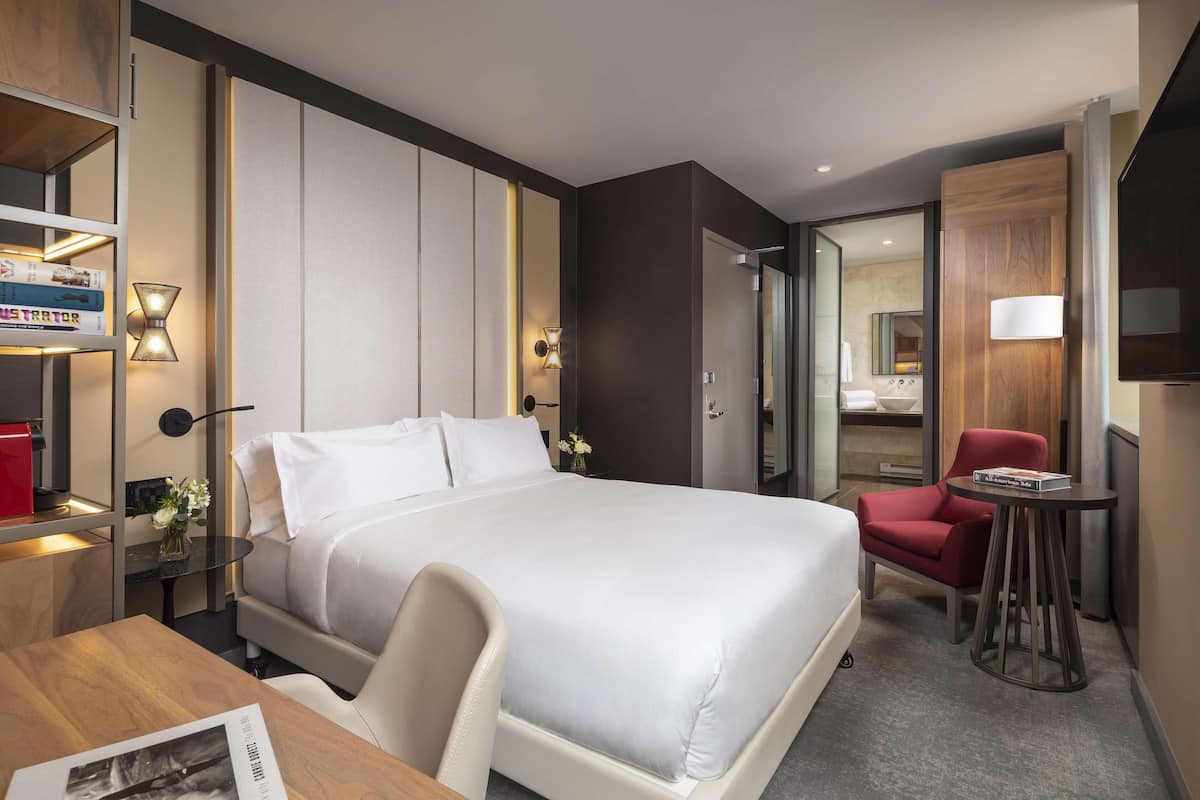 迷你吧、房內夾萬、書桌、遮光窗簾/窗簾